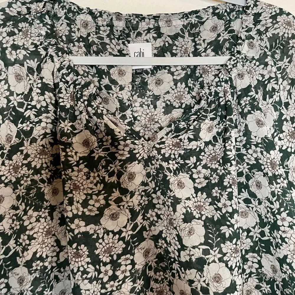 Cabi green floral peasant blouse‎
